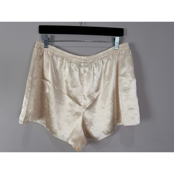 Victoria's Secret Satin Pajama Shorts Champagne Size M - Picture 2 of 5